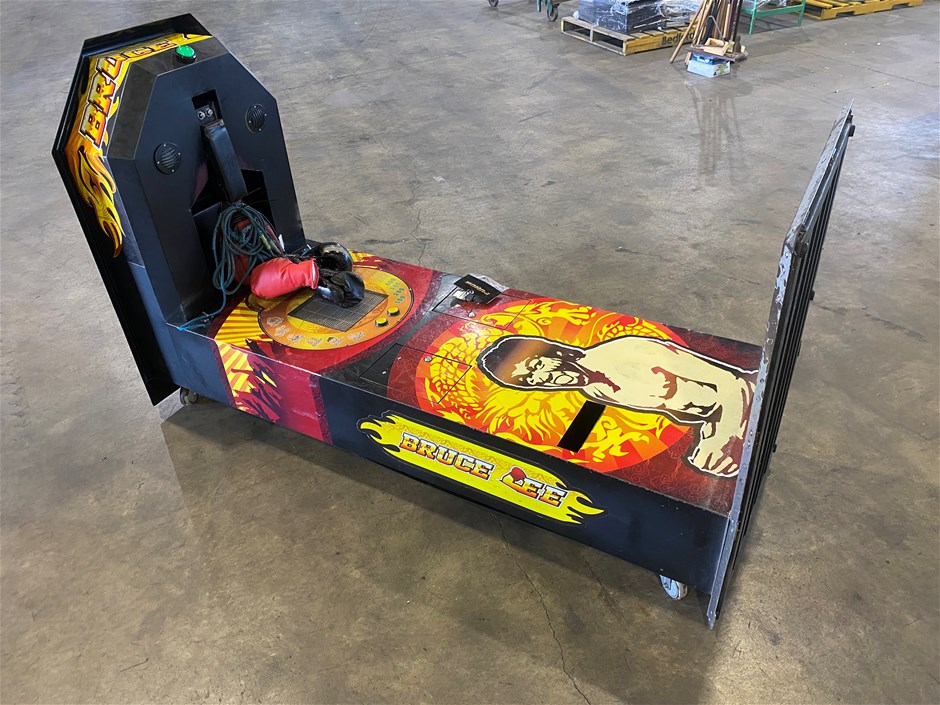 <p>Bruce Lee Ball Punch Arcade Game</p>