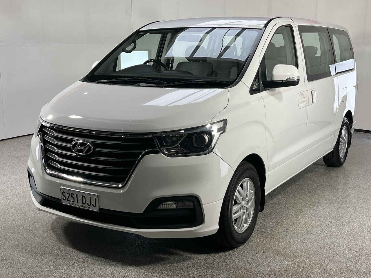 2018 Hyundai iMAX Active TQ II Turbo Diesel Automatic 8 Seats People Mover