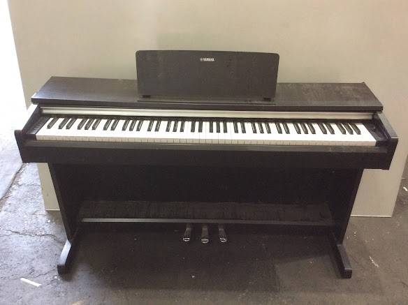 Yamaha Arius YDP-142 Digital Piano