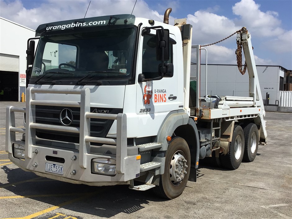 2010 Mercedes SK AXOR 2633 6 x 4 Hooklift Truck