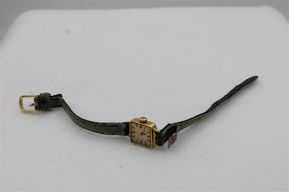 A Stamped 18ct Yellow Gold Vintage Omega Watch