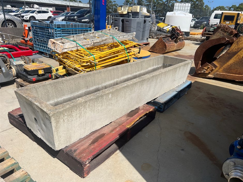 <p>Concrete Troughs on Pallets x2</p>