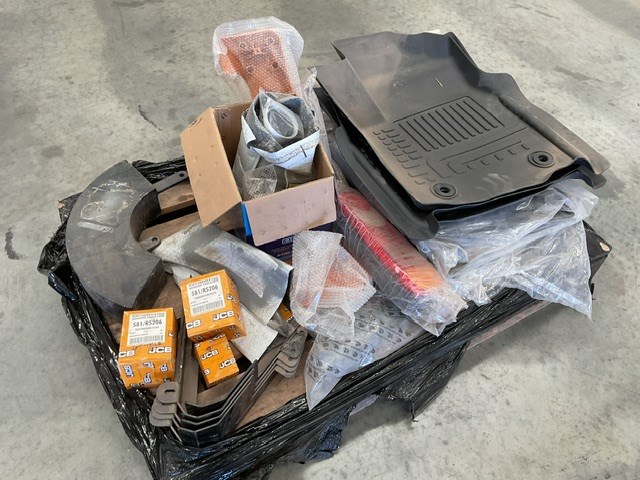 <p>Quantity of Assorted Machinery Parts </p>