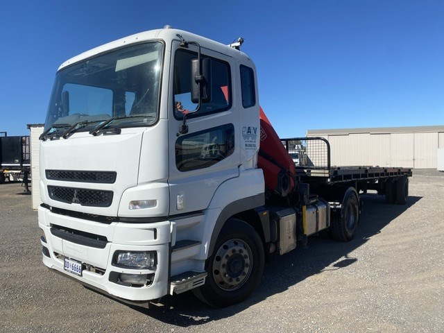 <p>2016 Mitsubishi 4 x 2 Prime Mover Crane Truck with Flat Top Trailer</p>