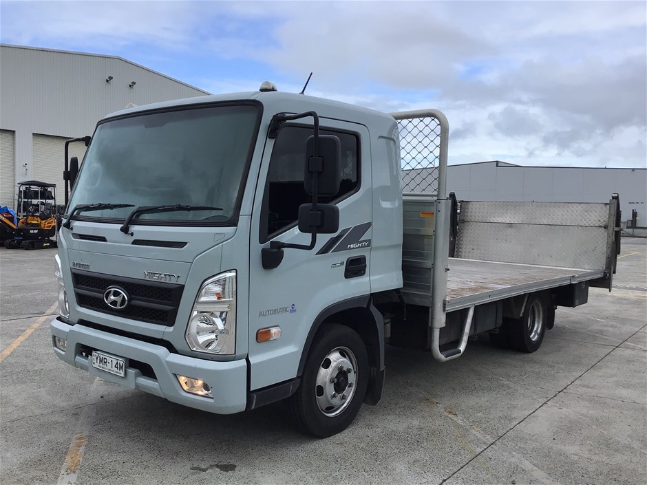 <p>2022 Hyundai Mighty Euro5 4 x 2 Tray Body Truck</p>