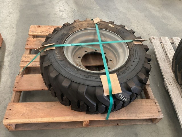 <p>10-16.5 Tyre On 9 Stud Rim</p>