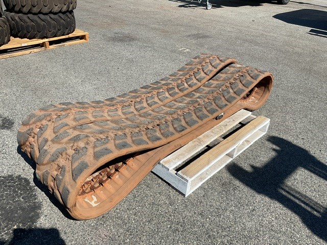 <p>Rubber Tracks x 2</p>