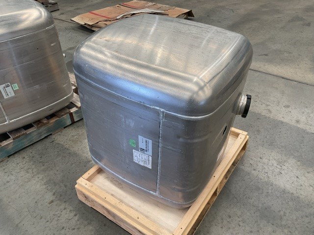 <p>Mercedes Benz A9604703103/2003 Diesel Fuel Tank </p>