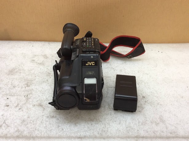 JVC GR-AX7 Compact Videomovie Camcorder Bundle