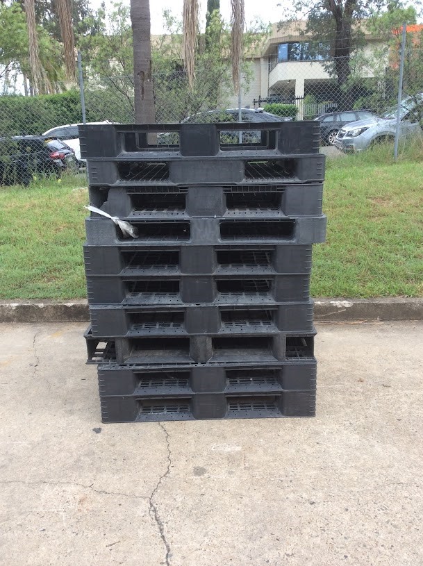 Mix Brand Plastic Pallets (Lot of 10)