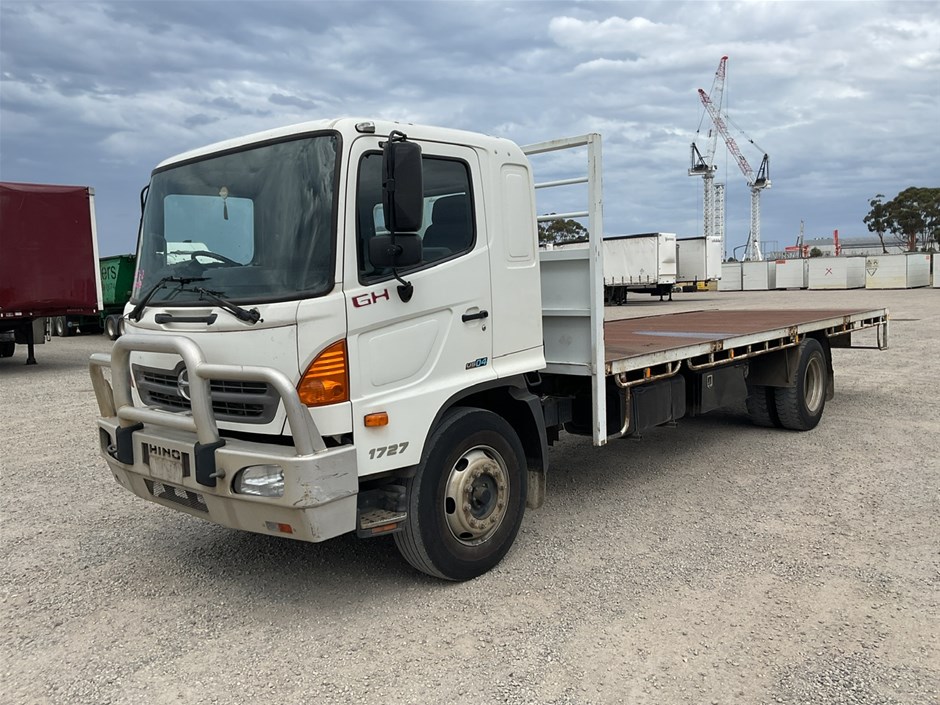 <p>2008 Hino GH 4 x 2 Tray Body Truck</p>