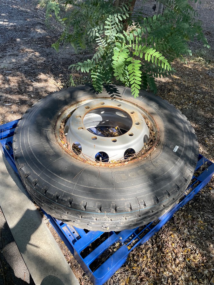 1 x Used Truck Tyre & Rim - Hifly 11R22.5 HH301 - Kwinana