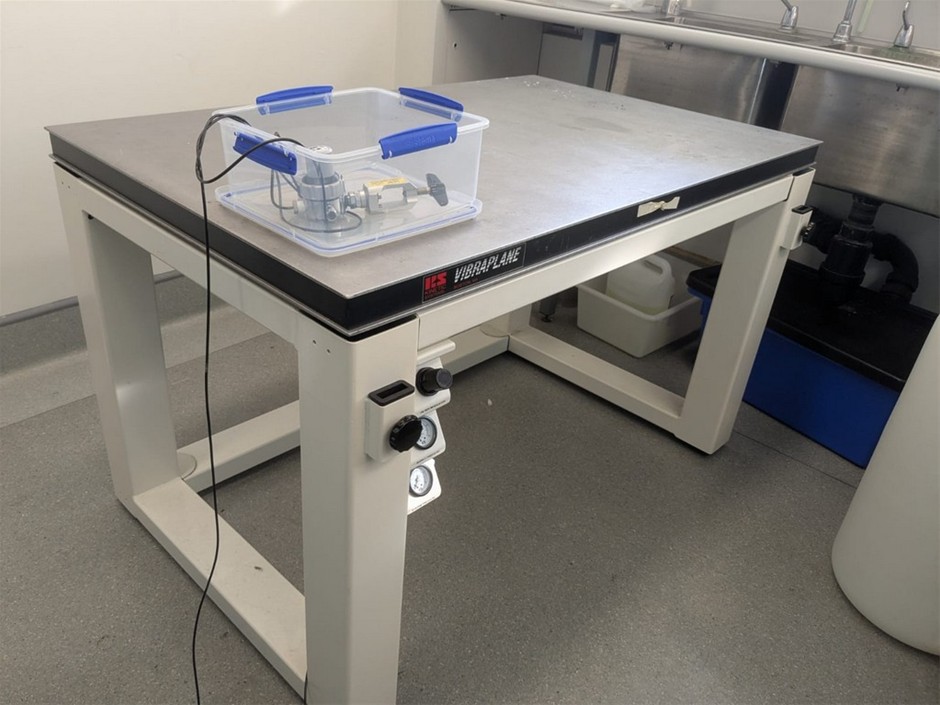 Vibraplane workstation bench base