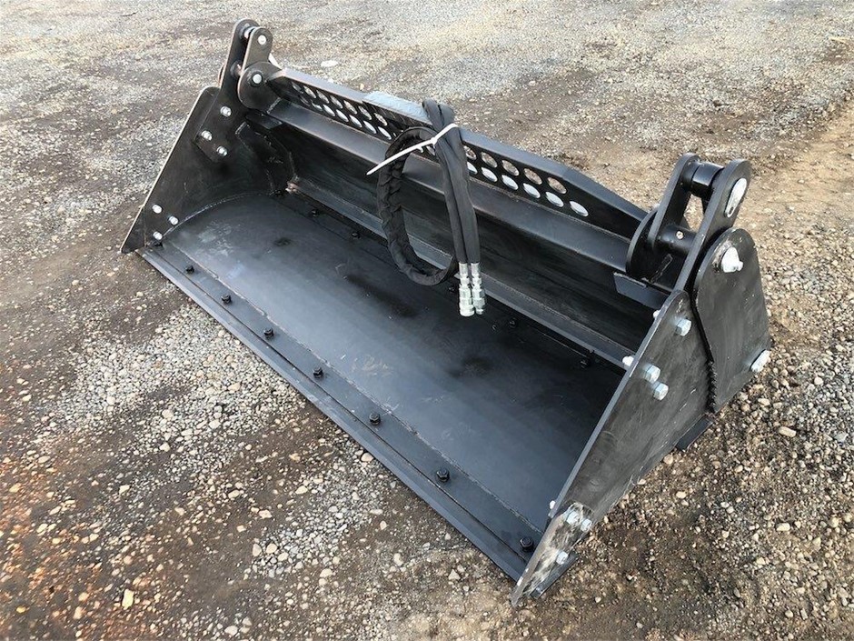 0009-3036907 · 4 in 1 Bucket (Unused)