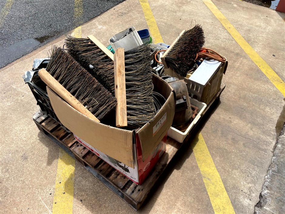 Broom Heads, 3x Large Shackles, Assorted Irrigation Fittings.