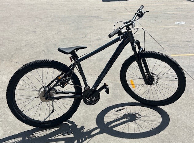 ARVO Roam MTB Pro Mountain Bike, Dark Grey, Large. NB: Has been used, chain