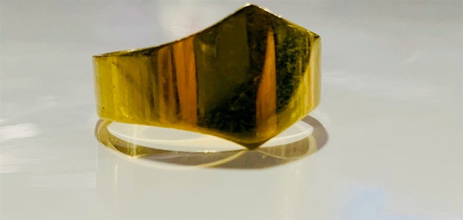 Vintage estate 18carat gold ring stamped 18ct