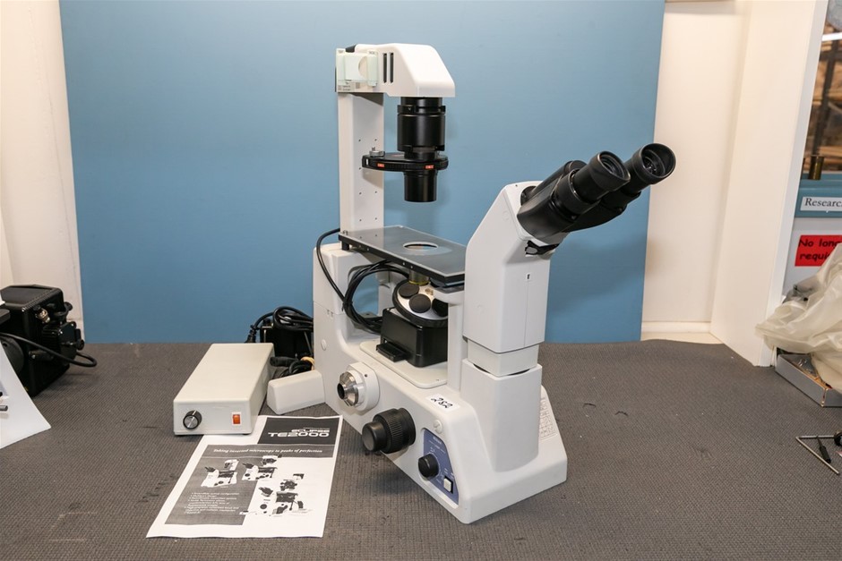 Microscope inverted trinocular