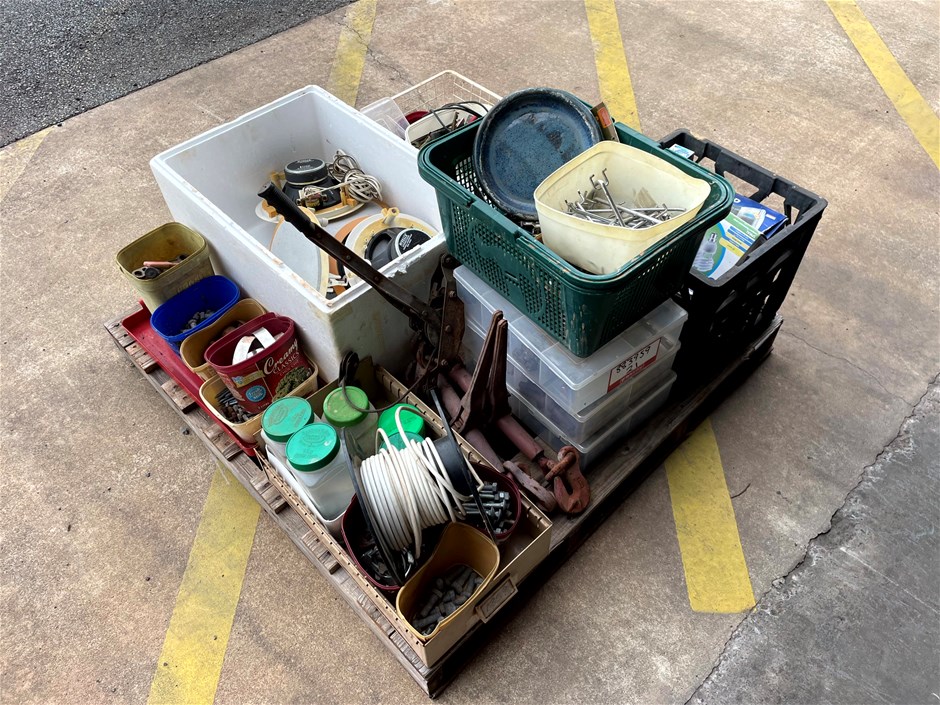 <p>Pallet of assorted bolts, Lights and Brackets</p>
