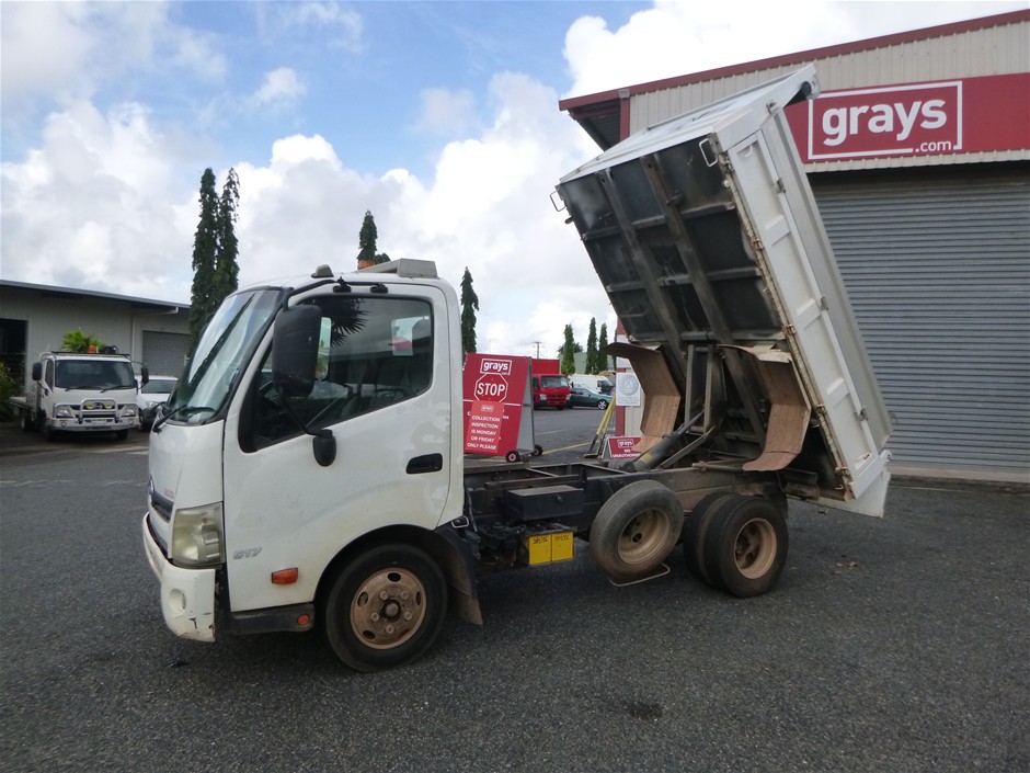 2013 Hino 300 Series 4 x 2 Tipper Truck