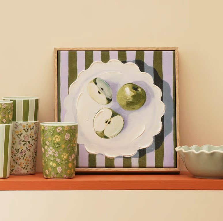 ADAIRS Fruit Bowl Apple Canvas, 40 x 40 cm, 53230. NB: Slightly squished ou