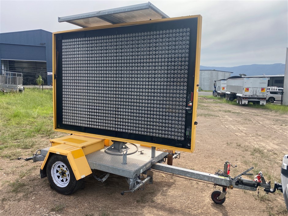 <B>2017 Bartco X11 LED Variable Message Sign Trailer</B>