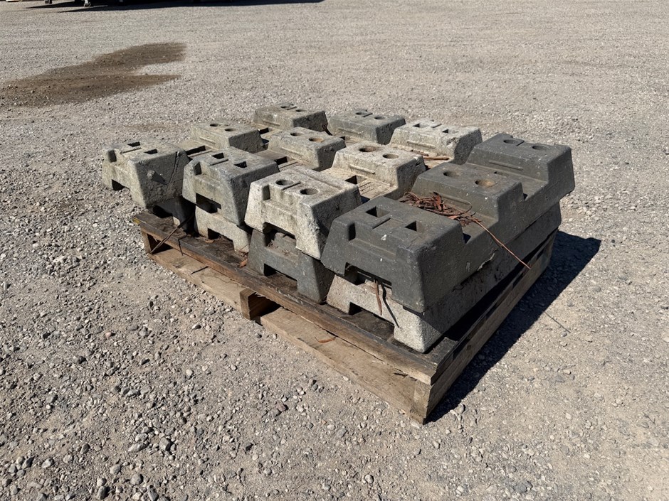 <p>Qty of Assorted Concrete Bases</p>