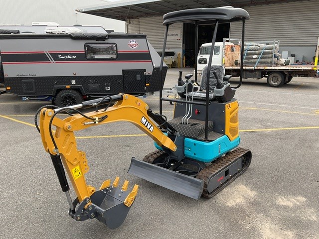Unreserved Mini Excavator, Loader & Attachments