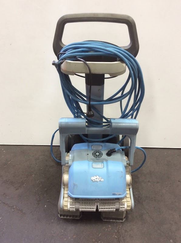 Dolphin M400 Robotic Pool Cleaner