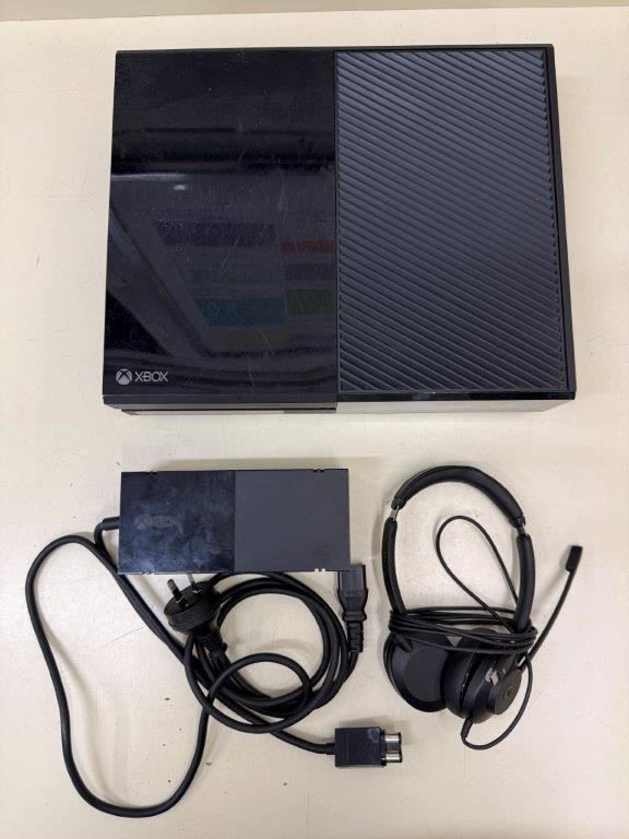 XBOX ONE Console & Jabra Gaming Headset