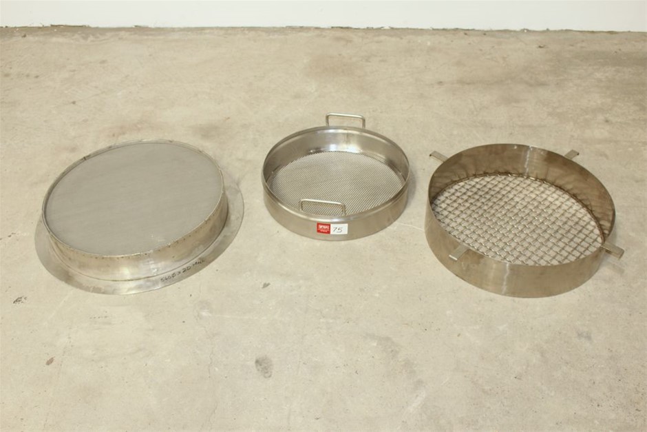 Quantity of Stainless Steel Mesh Screens