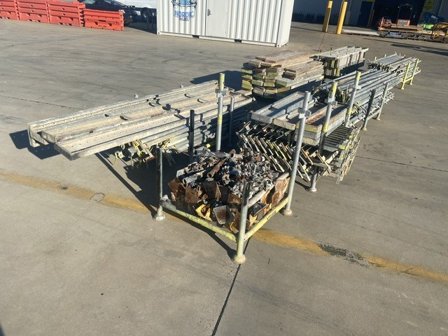 <p>Qty of Galvanised Scaffolding with Stillages</p>