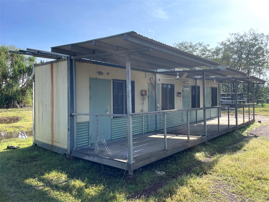 4 x Bedroom 4 x Bathroom Pull Out Transportable With Deck