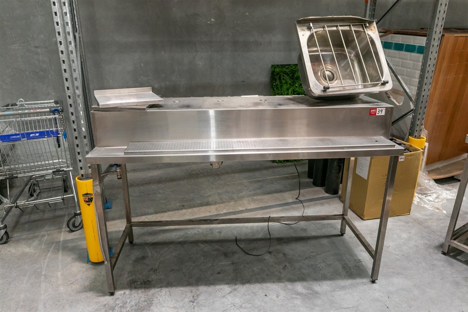 Serving Bench with Sink