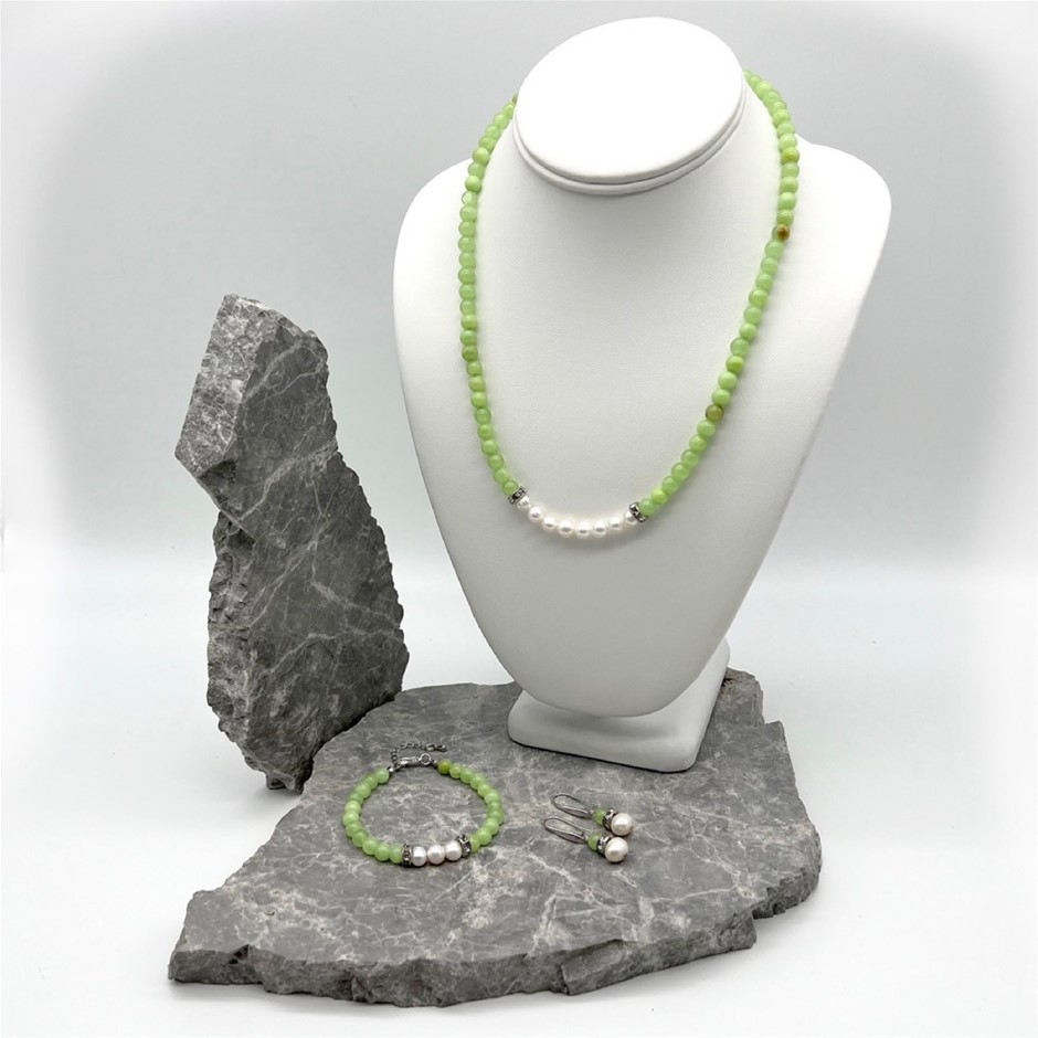 10mm Green Flower Jade 'O' Toggle Gemstone Jewellery Jewellery Set