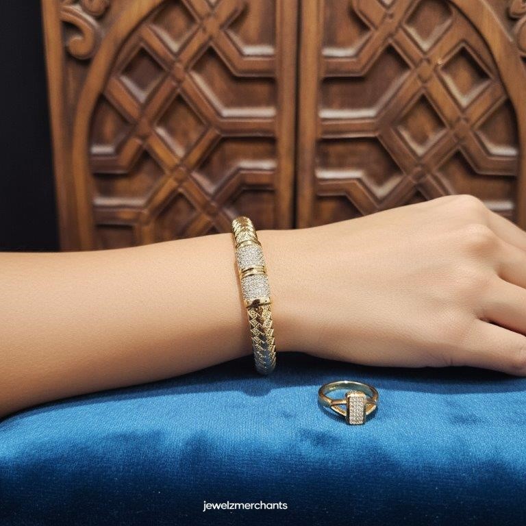 18KGF/ITALY  Yellow Gold Filled bangle -(stamped 18KGF/ITALY)