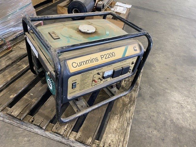 <p>Cummins P2200 Portable Petrol Generator </p>
