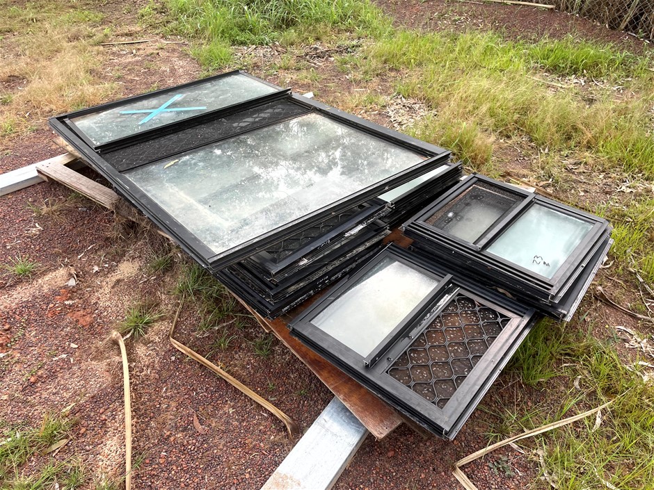 <p>Sliding Window Frames With Security Screens</p>