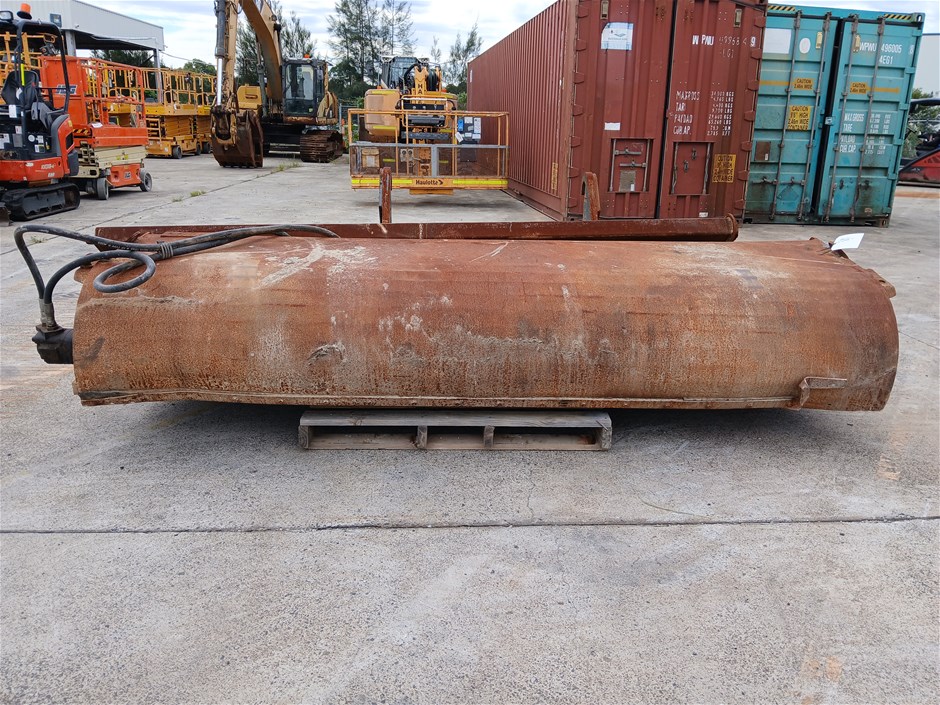 <p>Digga Skid Steer Sweeper Attachment</p>