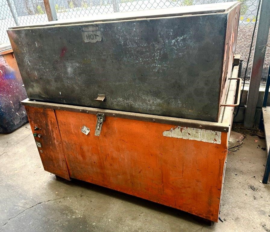 Hotwash Tank for dirty mechanical items.