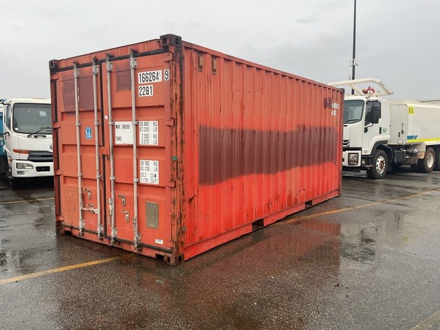 Liquidation – Unreserved 20ft Shipping Container & Silicone