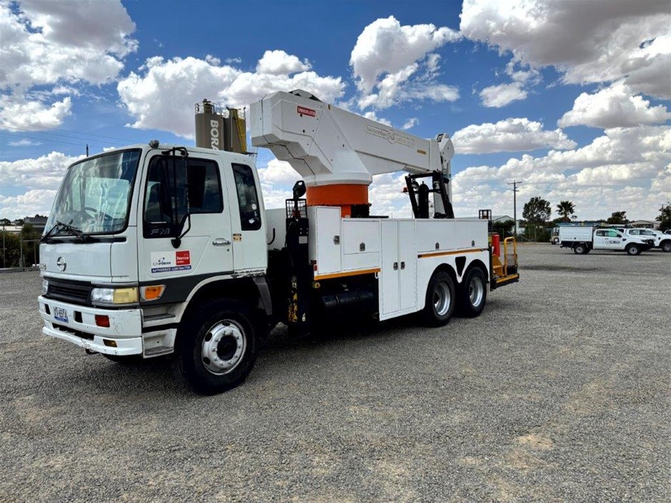 1999 Hino 6 x 2 Cab Chassis Truck