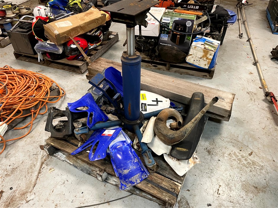 <p>Motorbike Parts and Transmission Jack</p>