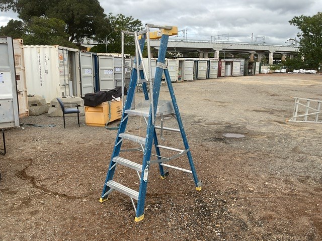 3 Step Fibreglass/ Aluminium Ladder