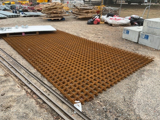 <p>5 Sheets Of Concrete Mesh</p>