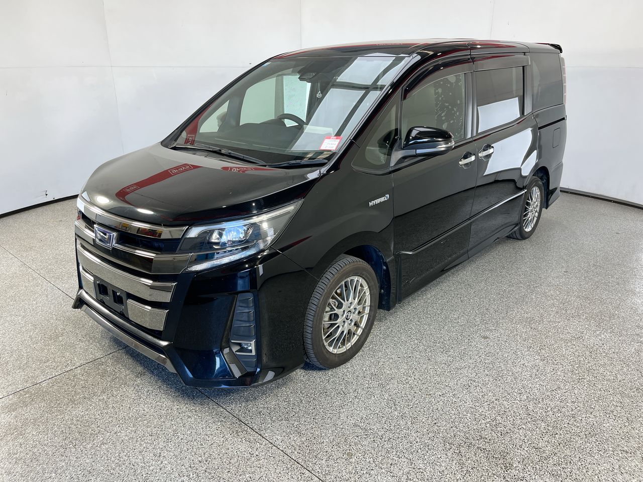 Toyota Noah Automatic 7 Seats Minivan