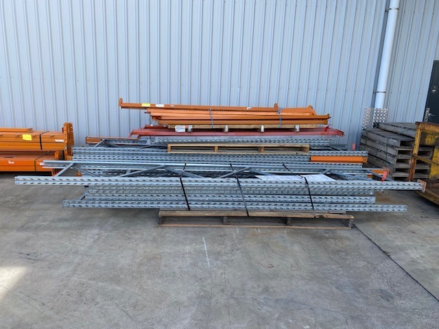 <p>3 Bays of Pallet Racking</p>