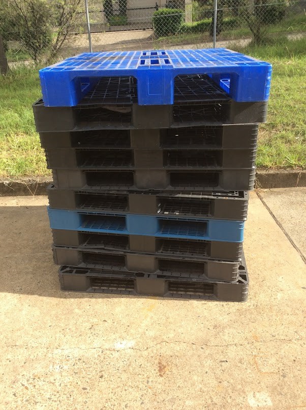 Mix Brand And Model Plastic Pallets (Lot Of 10)