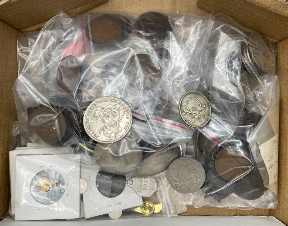 Large collection of Asstd AU and world Magician Badges