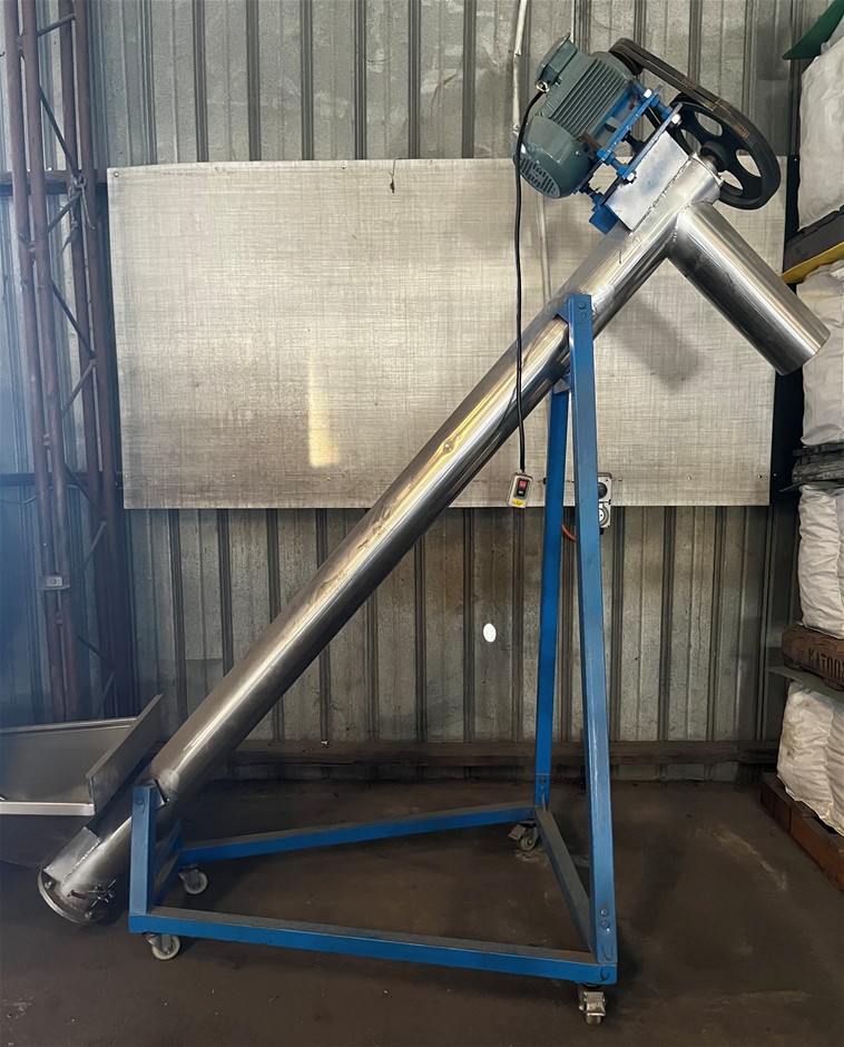 <p>Screw Feeder on Mobile Frames x 2</p>